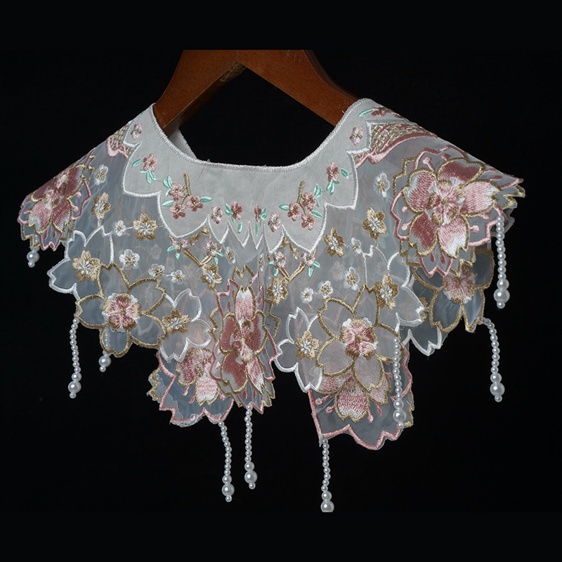 Vintage Fashion Photographers - Flor feminina envolve bordado malha colar