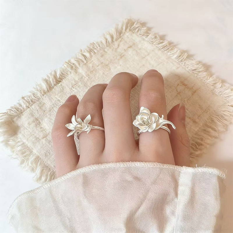 Anel de flor da moda, acessóri - Vintage Fashion Buyer avaliação e preço